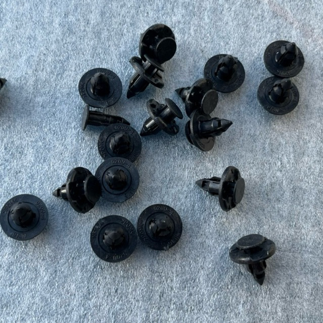 Kancing klip bemper grill avanza xenia