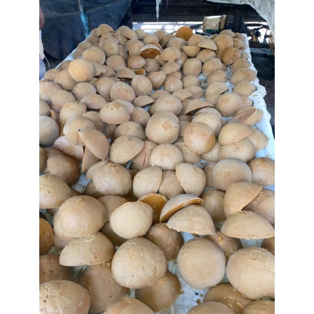 

gula Jawa asli 100% murni cetakan batok kelapa