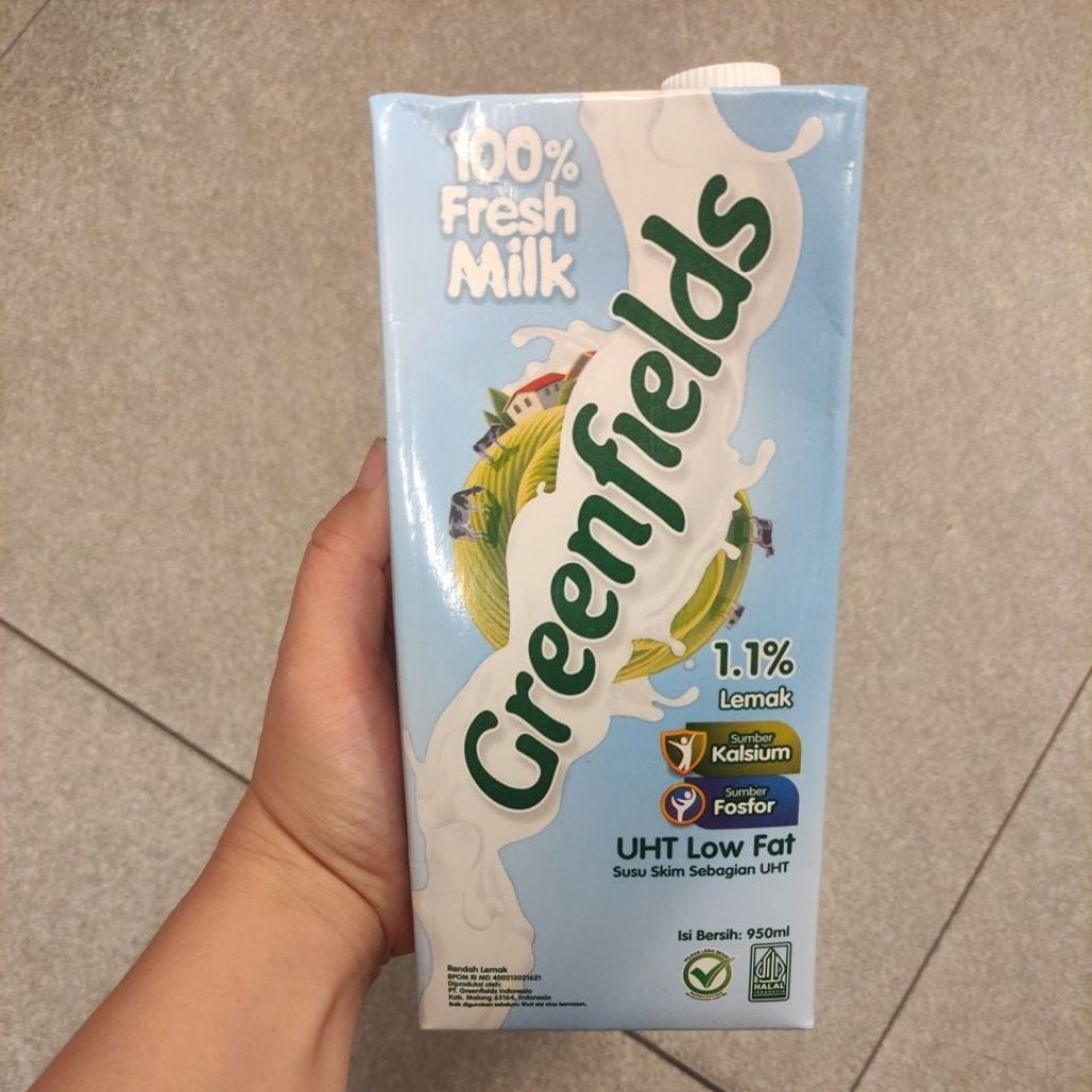 

GREENFIELDS SUSU UHT LOW FAT SUSU UHT RENDAH LEMAK 950mL