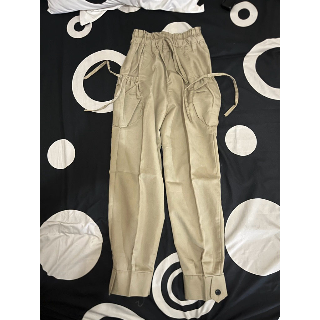 preloved celana khaki cantik
