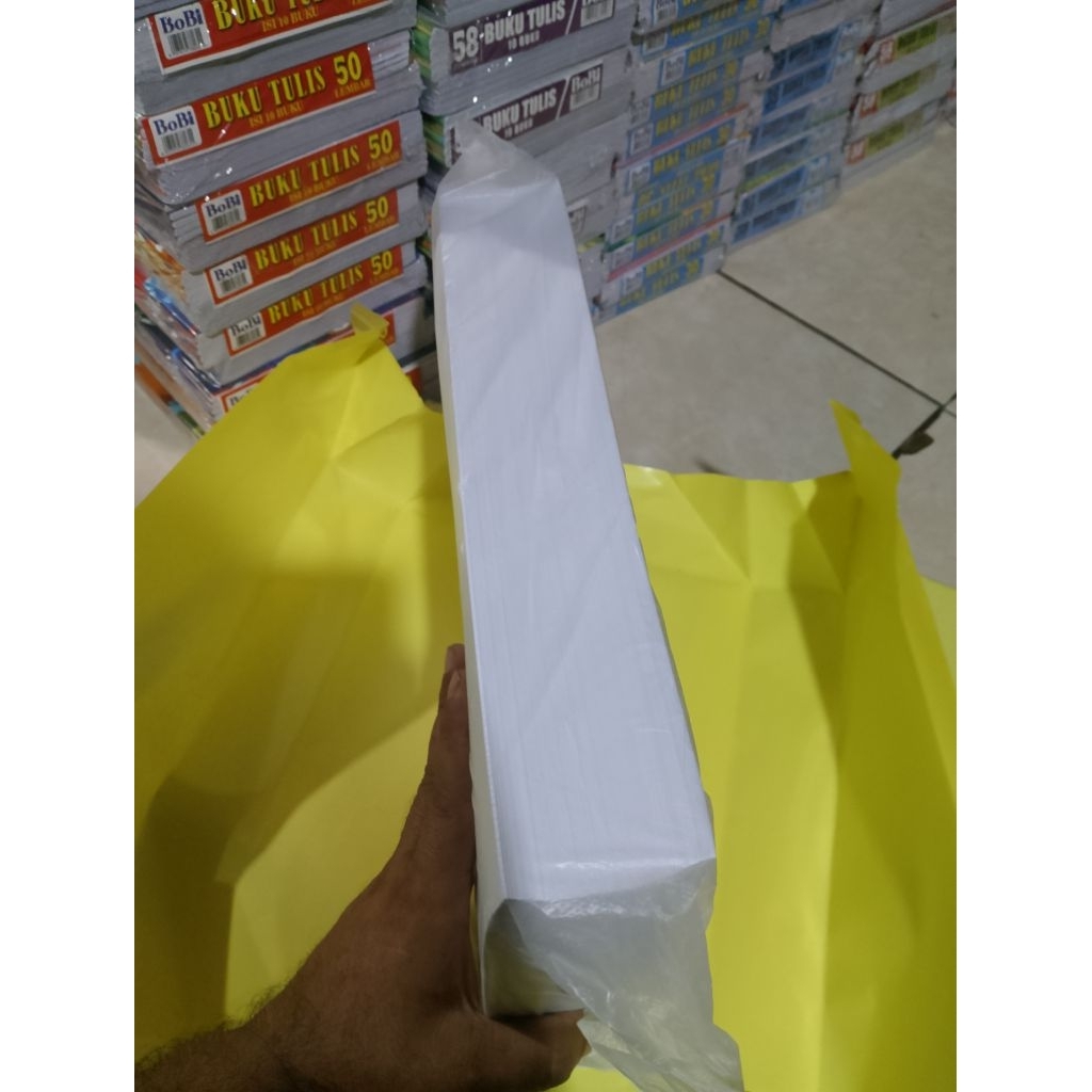 

HVS A4 70 gram isi 500 lembar bungkus polos