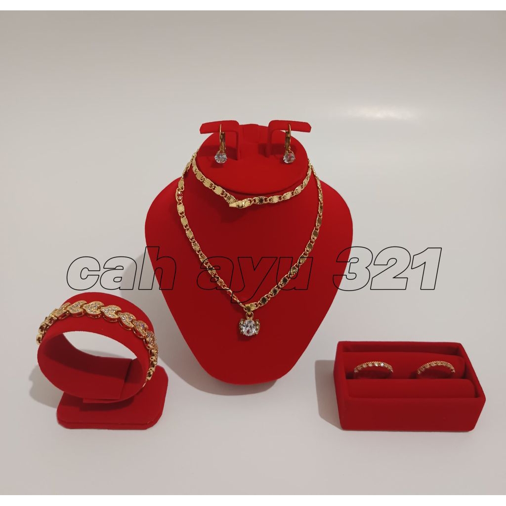 Display Tempat Manekin Kalung Seserahan Pernikahan Satu Set