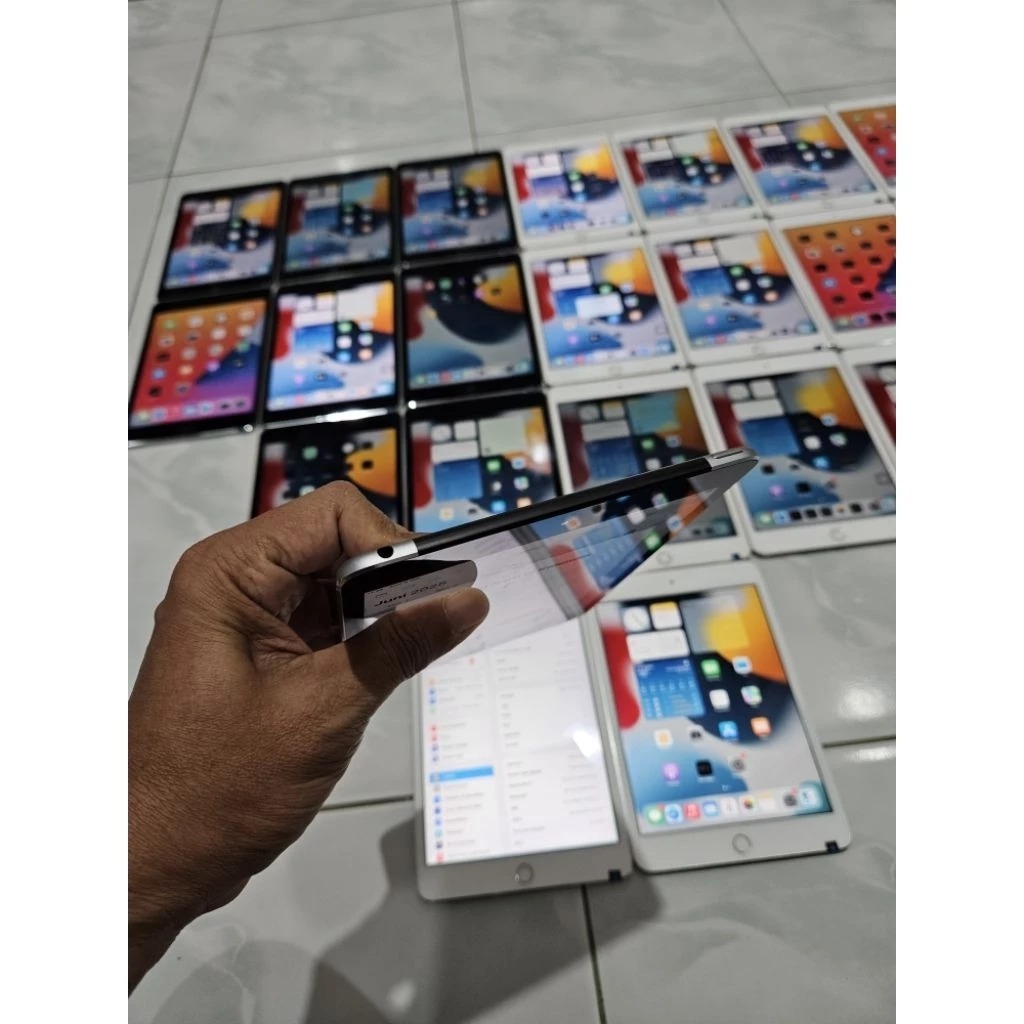 Tablet PC Apple Ipad Mini 4 32 GB Cellular Ex Ibox Second / 2nd / seken Gojek Grab Ready