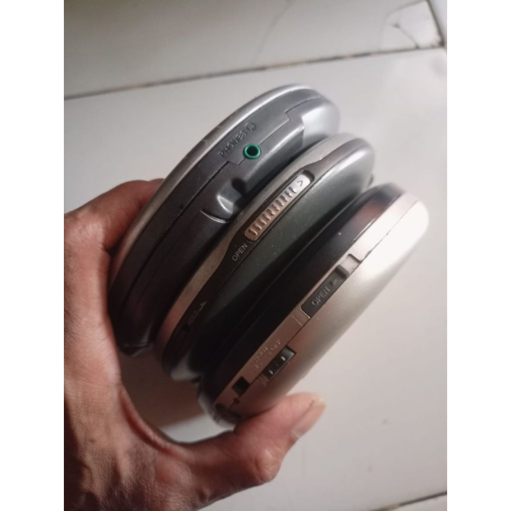 Discman Sony, Grinding, Sanyo (bahan/parts)