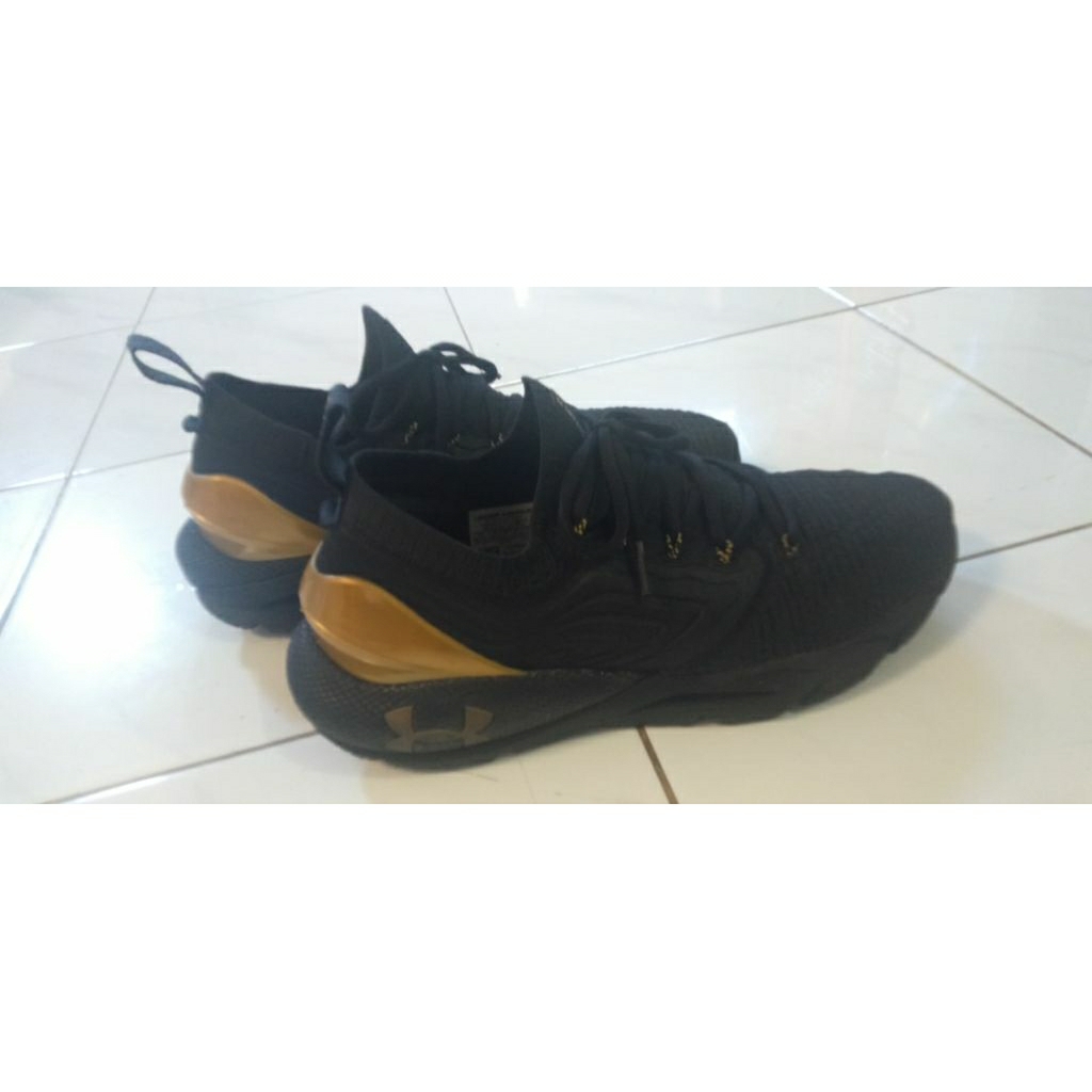 Running shoes / sepatu lari Under Armour