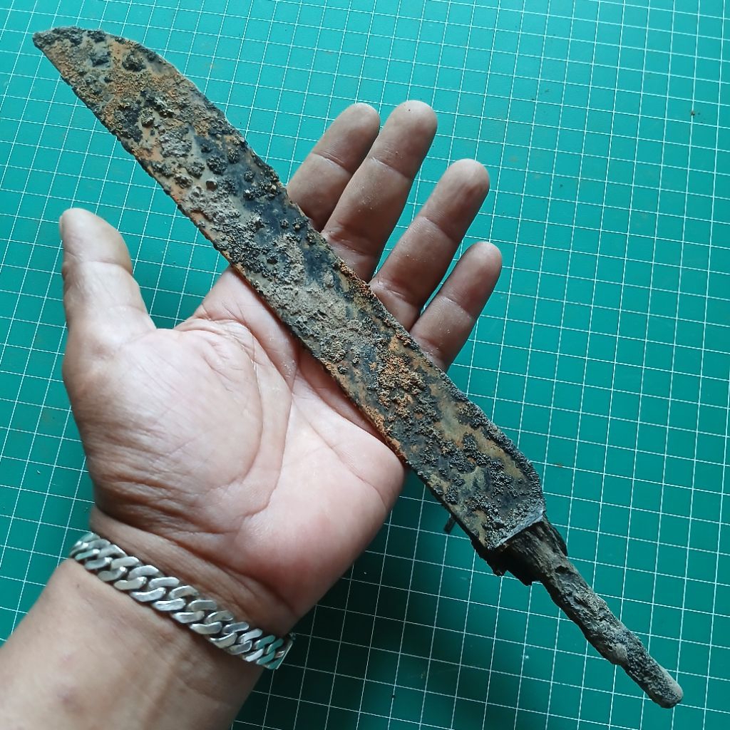 Koleksi Temuan Penyelam Sungai Jenis Pusak4 G0lok Wedhung KUNO