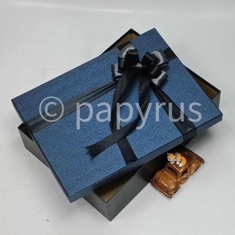 

PAPYRUS Kombinasi 30x40 Tinggi 8cm Kotak Kado Gift Box Hardbox Hampers Hadiah V2