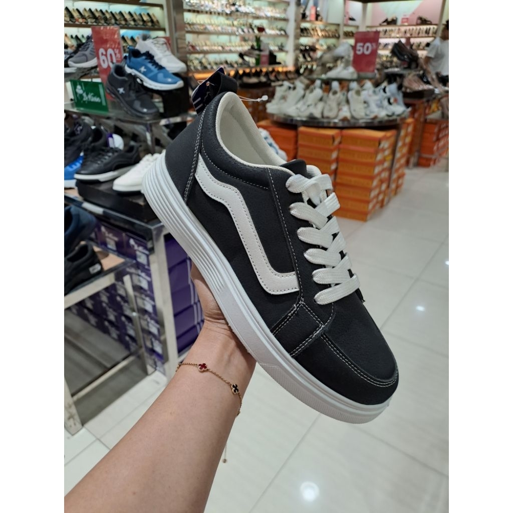 sepatu remaja dan dewasa  pria Dr.kevin100% original by matahari