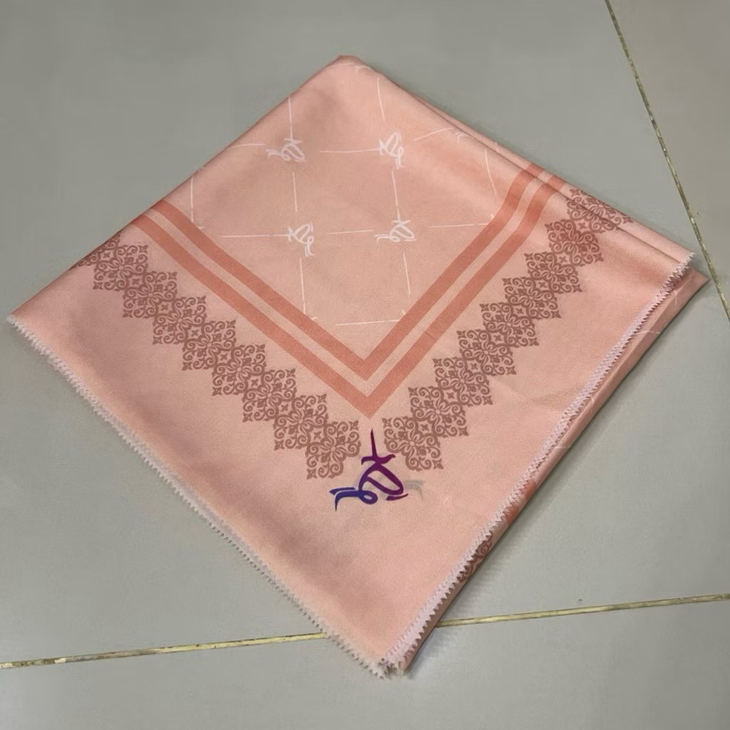 Wwiek Muslimah By Wiwiek Hatta X Halimah Alaydrus Square Hijab Monogram / Kerudung Segi Empat - Sale