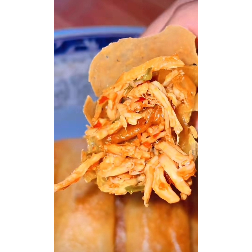 

Lumpia Jebew isi Ayam Suwir Daun Jeruk Frozen