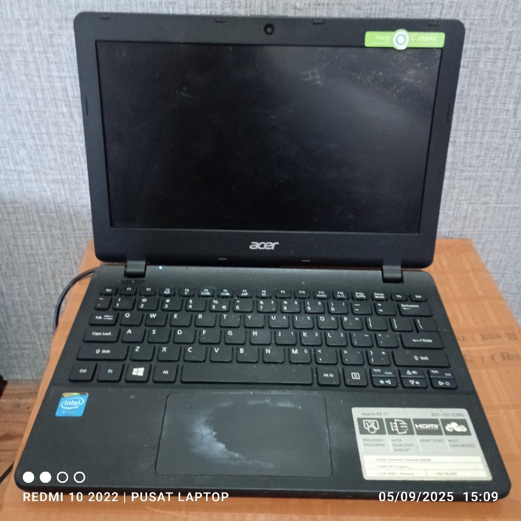 Laptop Acer ES1-131 series kondisi Mesin hidup Lcd12in pecah casing pojok atas pecah