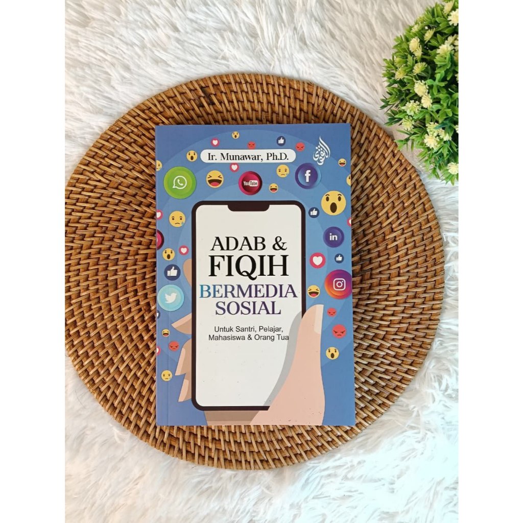 Adab & Fiqih Bermedia Sosial / Buku Ngaji Fiqih