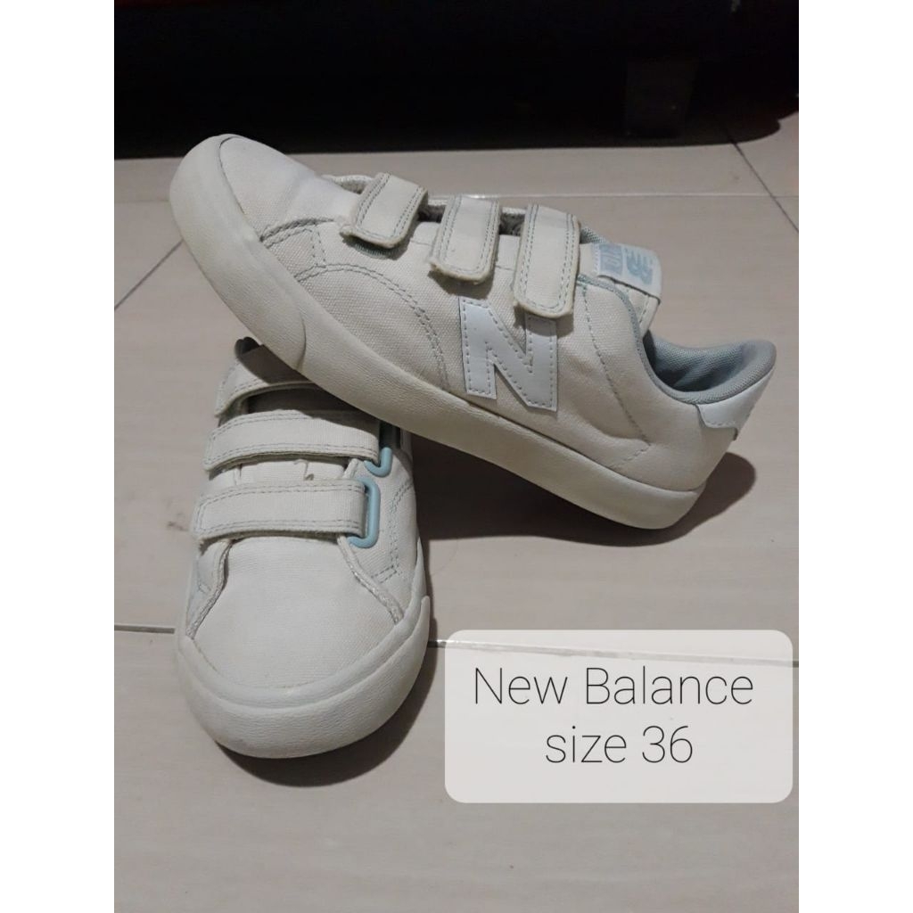 Jual sepatu New Balance size 36 velcro warna hijau mint preloved/seken/second/bekas