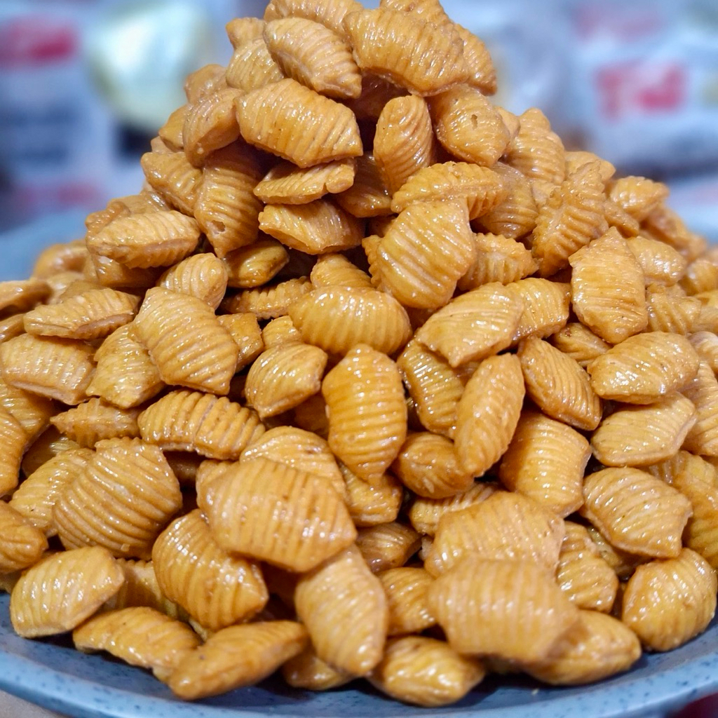 

250gram PANG PANG SEGI ENAM 6 KUE BANTAL MANIS KROMA ALMA.SNACK