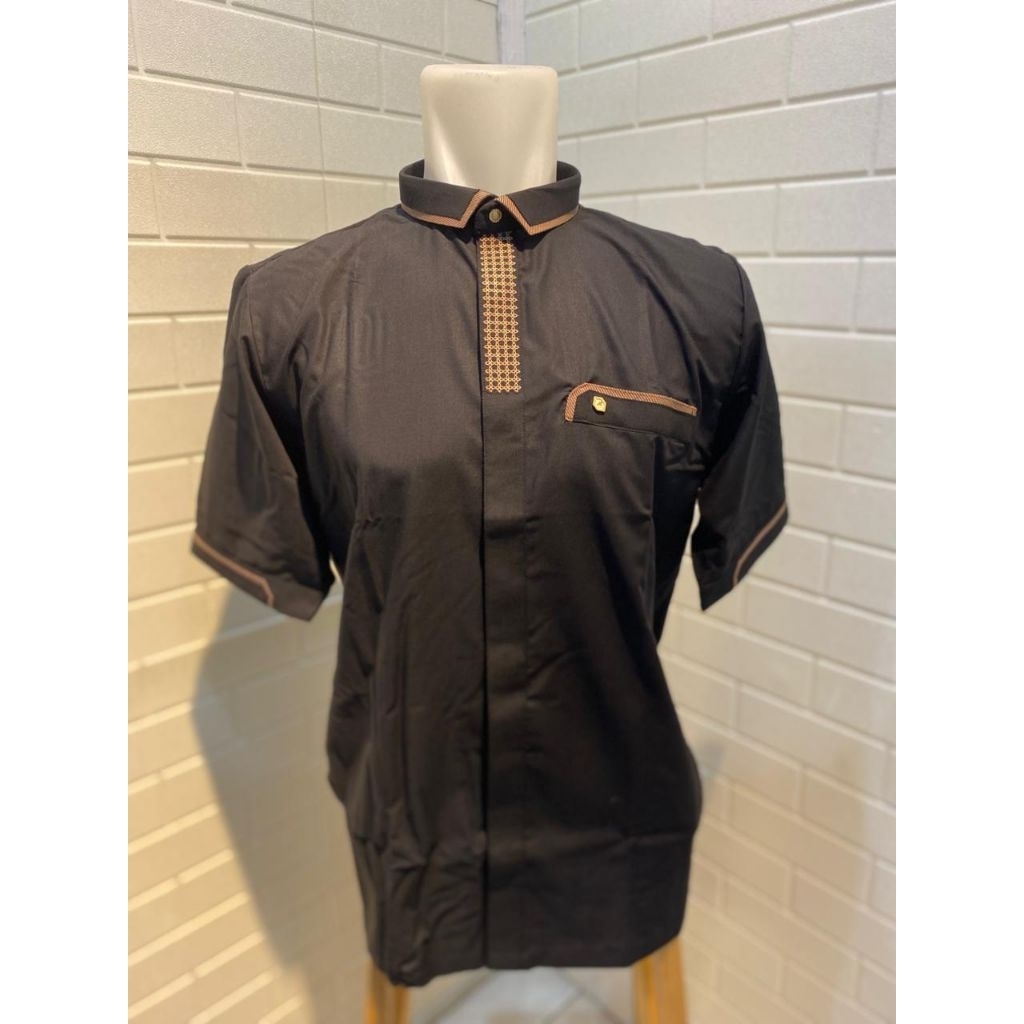 Baju Koko Alraz Kholis Warna Hitam Polos Lengan Pendek