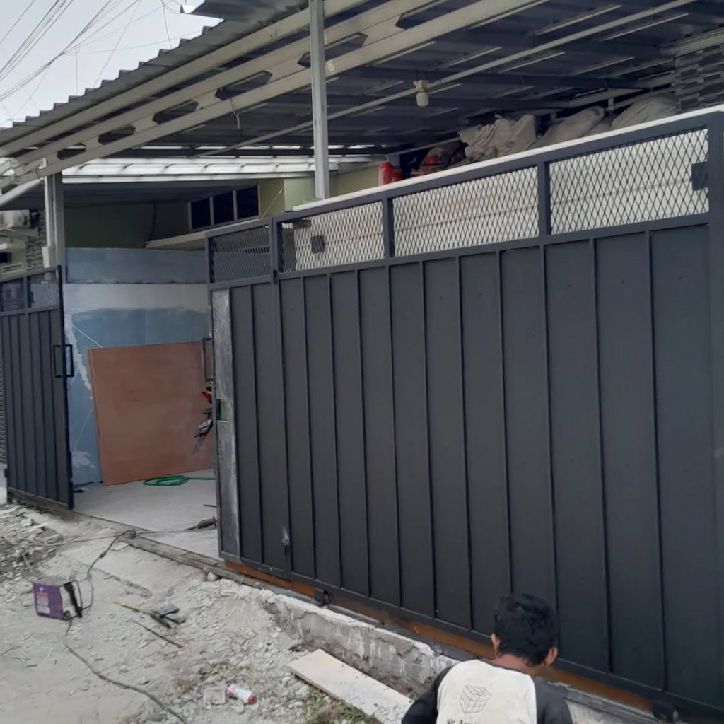 pagar slidding wood plank GRC serat kayu cat hitam