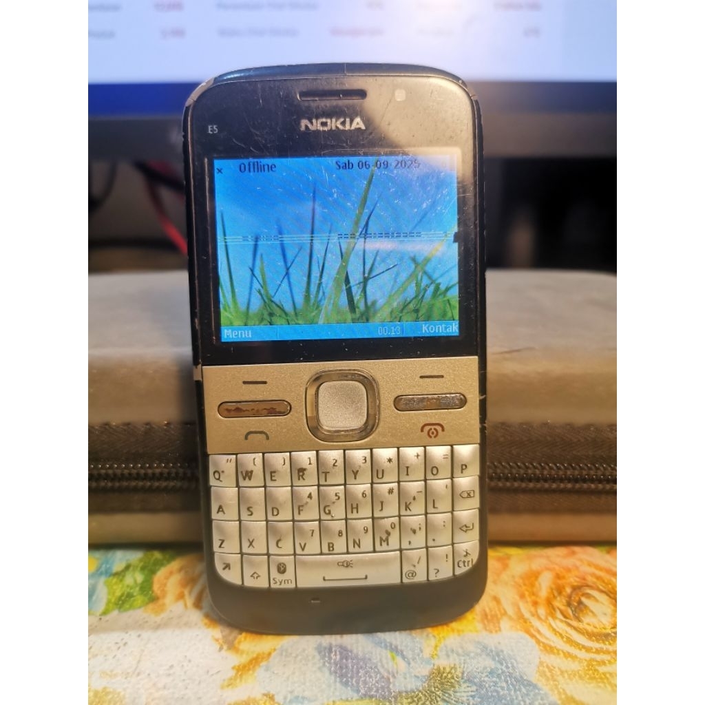 nokia e5-00 e5 second bekas nyala normal