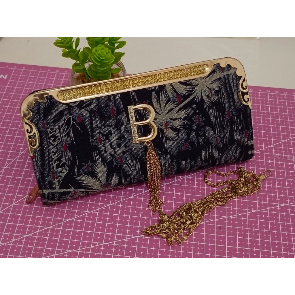 Tas dompet cewek warna biru dongker