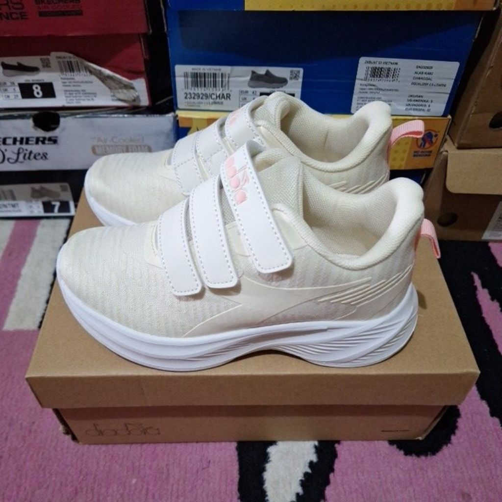 SIZE 31,32,33,34,35 SEPATU DIADORA NEVIO JR BEIGE (KREM) GIRLS ORIGINAL