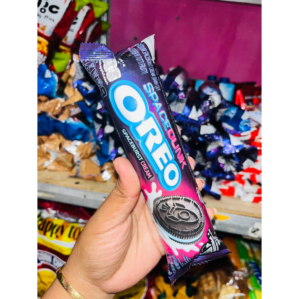 

OREO Spacedunk Spaceburst Cream Tutti Fruity limited editions exp januari 2026
