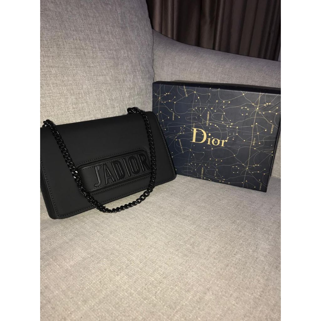 Tas wanita slempang rantai hitam