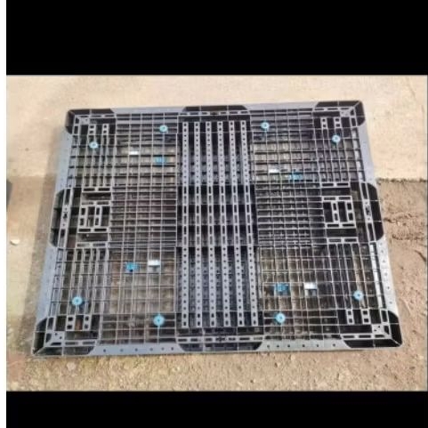 

palet plastik ukuran 110x140x10 cm
