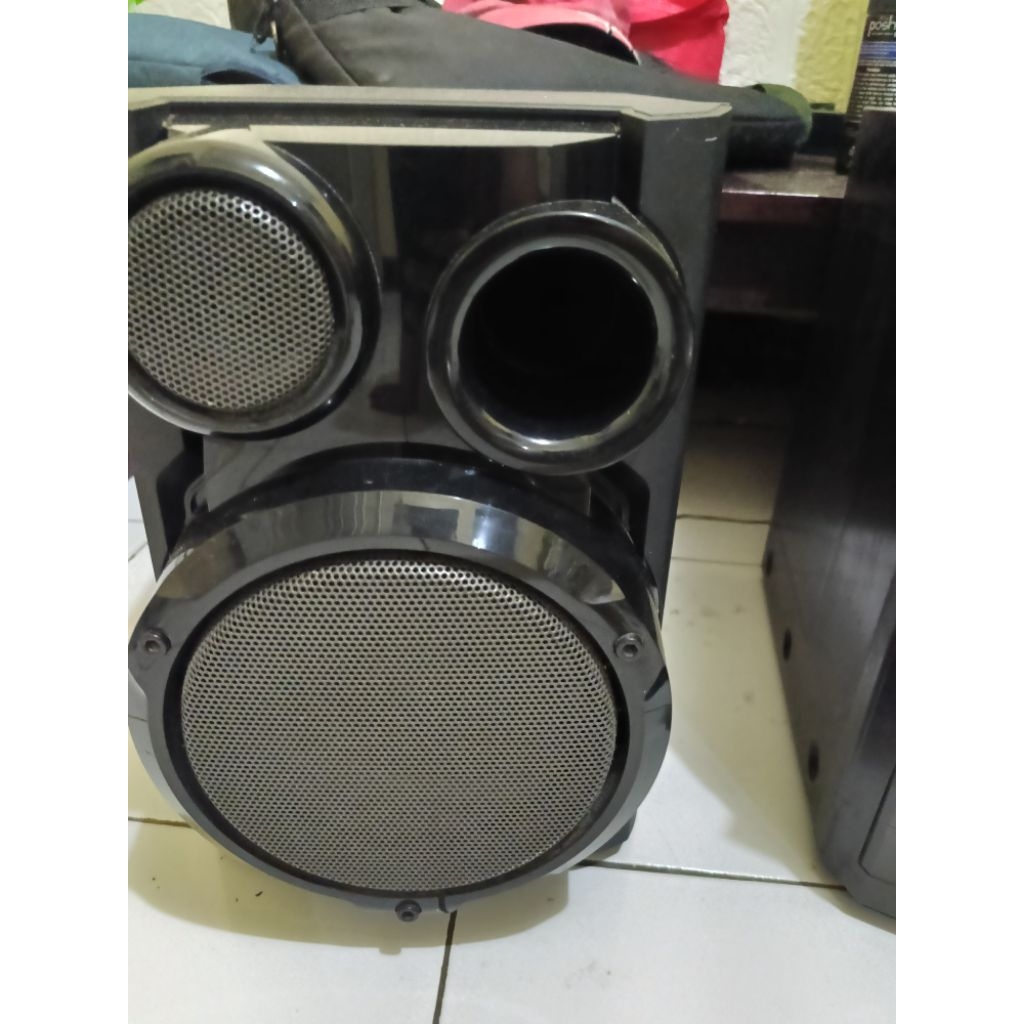 tipe hifi DVD merk LG tipe DM 5230