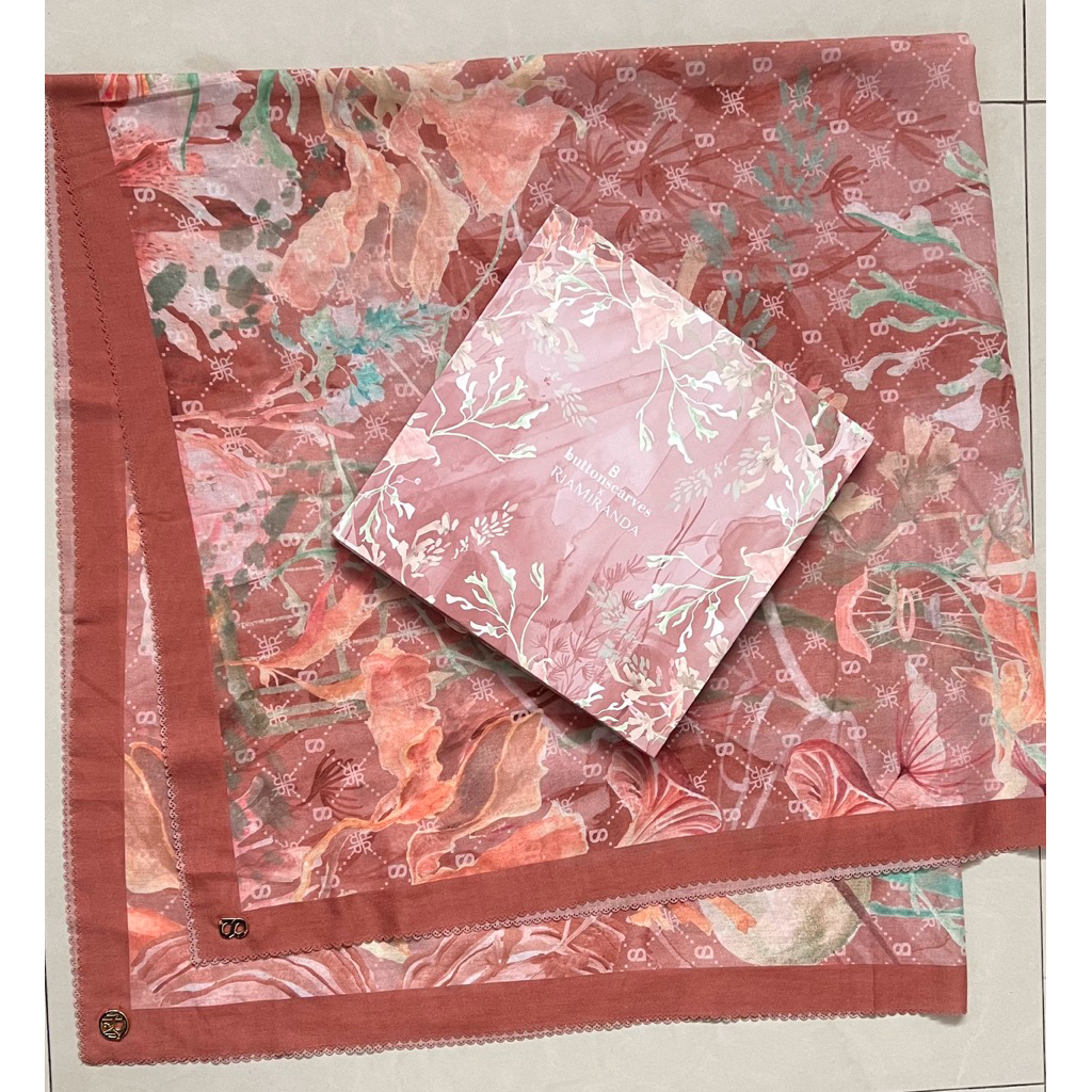 preloved buttonscarves frozen teaberry, arabian night cave