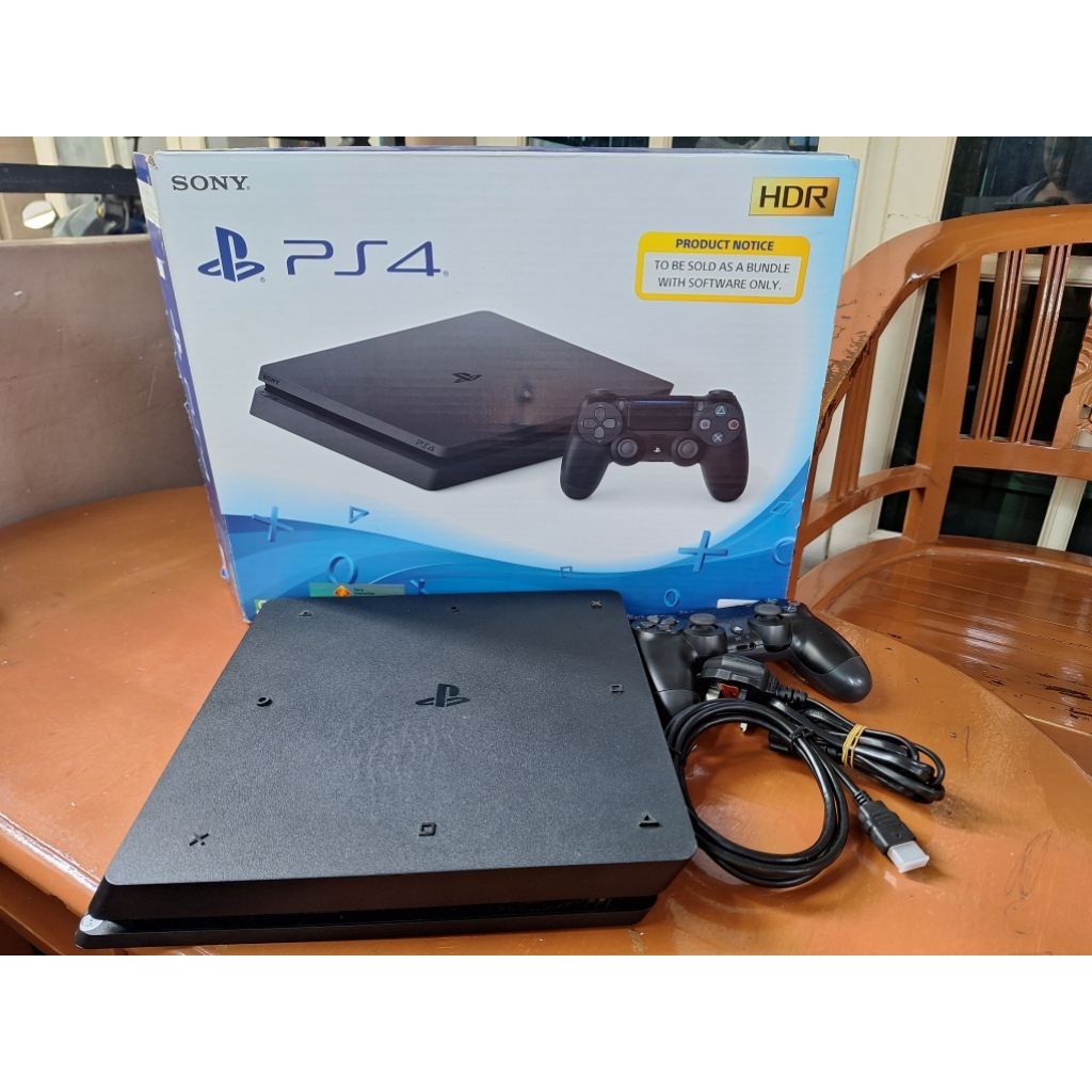 PS4 slim 1TB