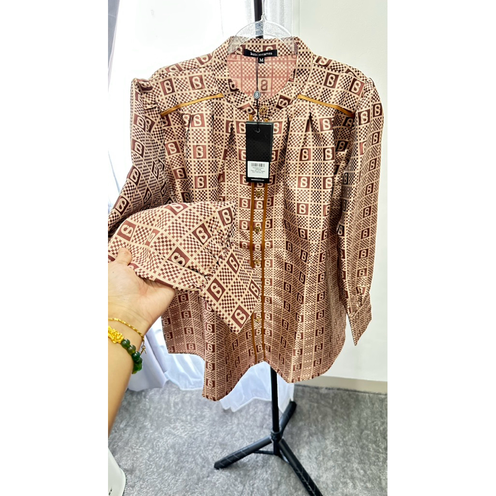 Plaid Jacquard Pleated Shirt New with tag size M Bronze. Monogram Buttonscarves full b b b
