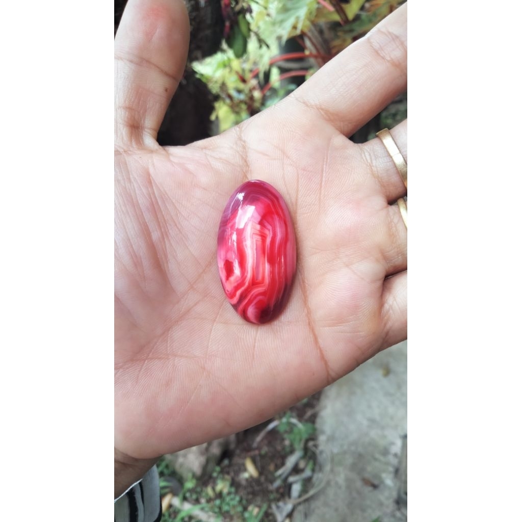 Liontin batu rubah merah