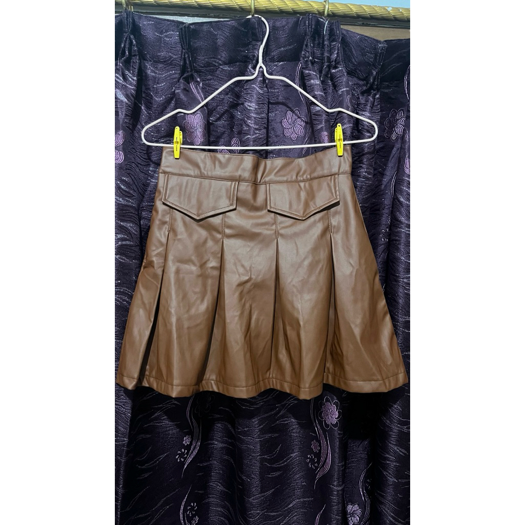 leather skirt