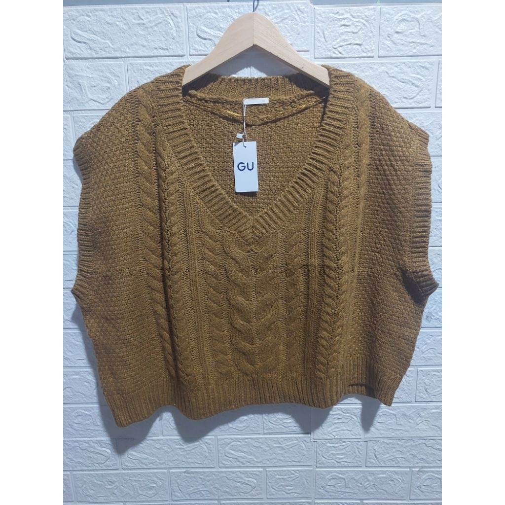 GU UNIQLO VEST / ROMPI RAJUT KEPANG CROPTOP OVERSIZE CARAMEL