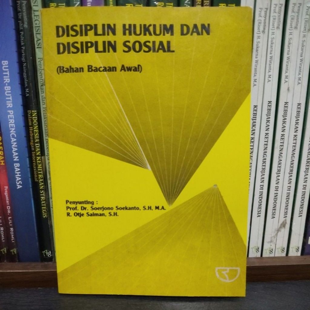 buku disiplin hukum dan disiplin sosial