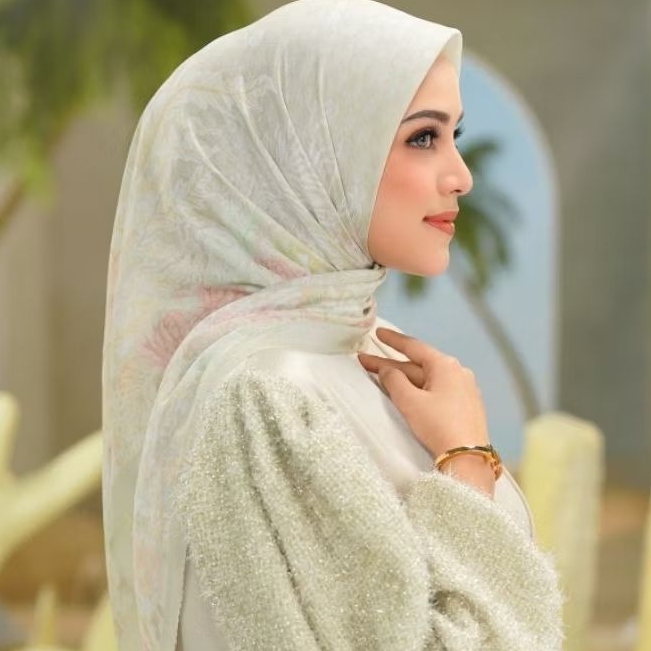 Little Mermaid Shell Buttonscarves