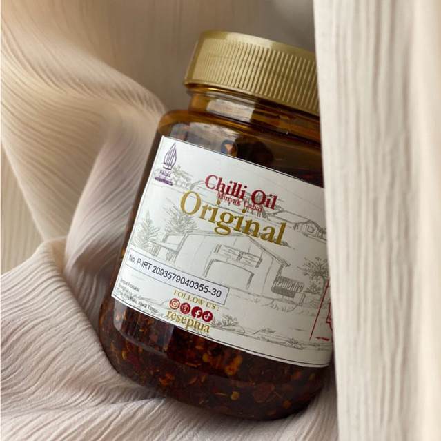 

HALAL PREMIUM Chilli Oil RESEP TUA with Sichuan Pepper and Garlic Chilli Oil Bawang dan Sichuan