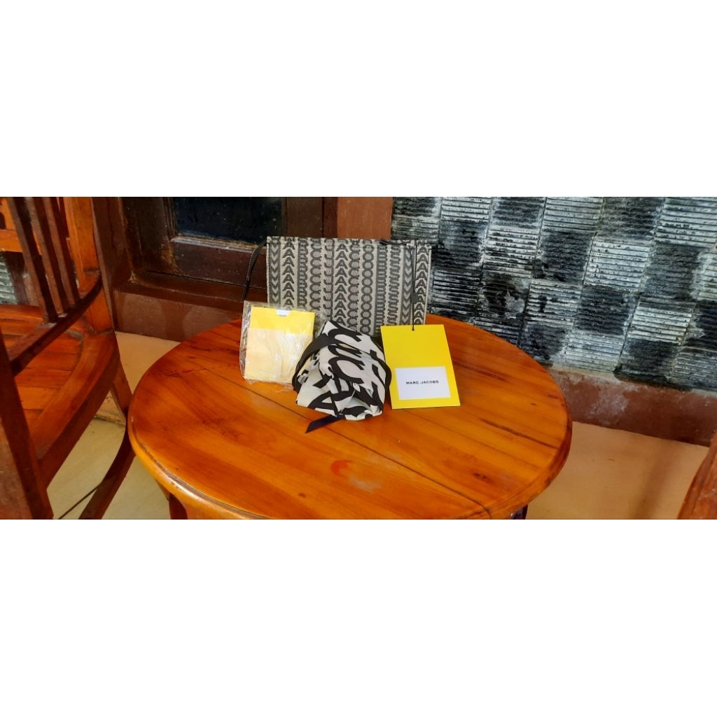 Pouch Butik Marc Jacobs Authentic (NEW)