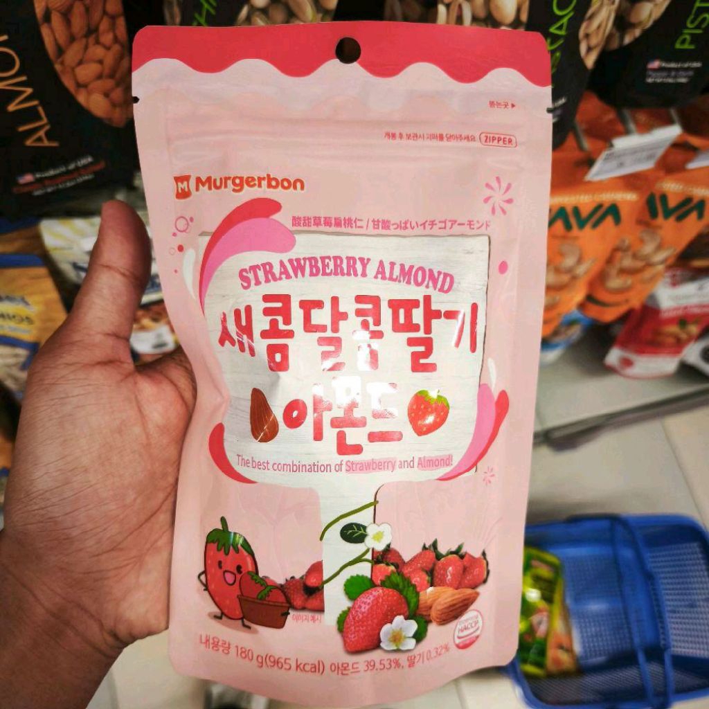 

Murgerbon kacang almond berbalut strawberry 180 grm