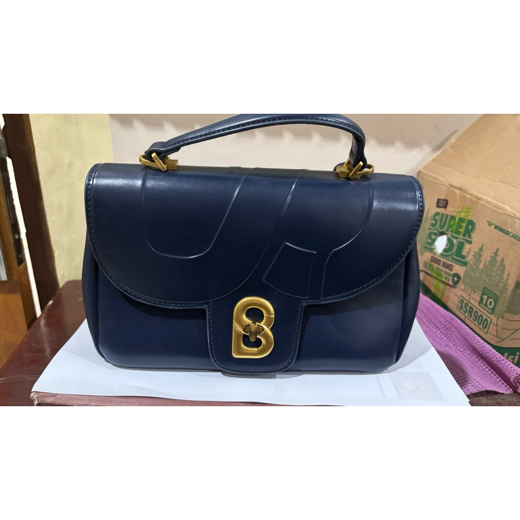 PRELOVED BS ALMA FLAP BAG SMOOTH FINISHED MEDIUM - NAVY
