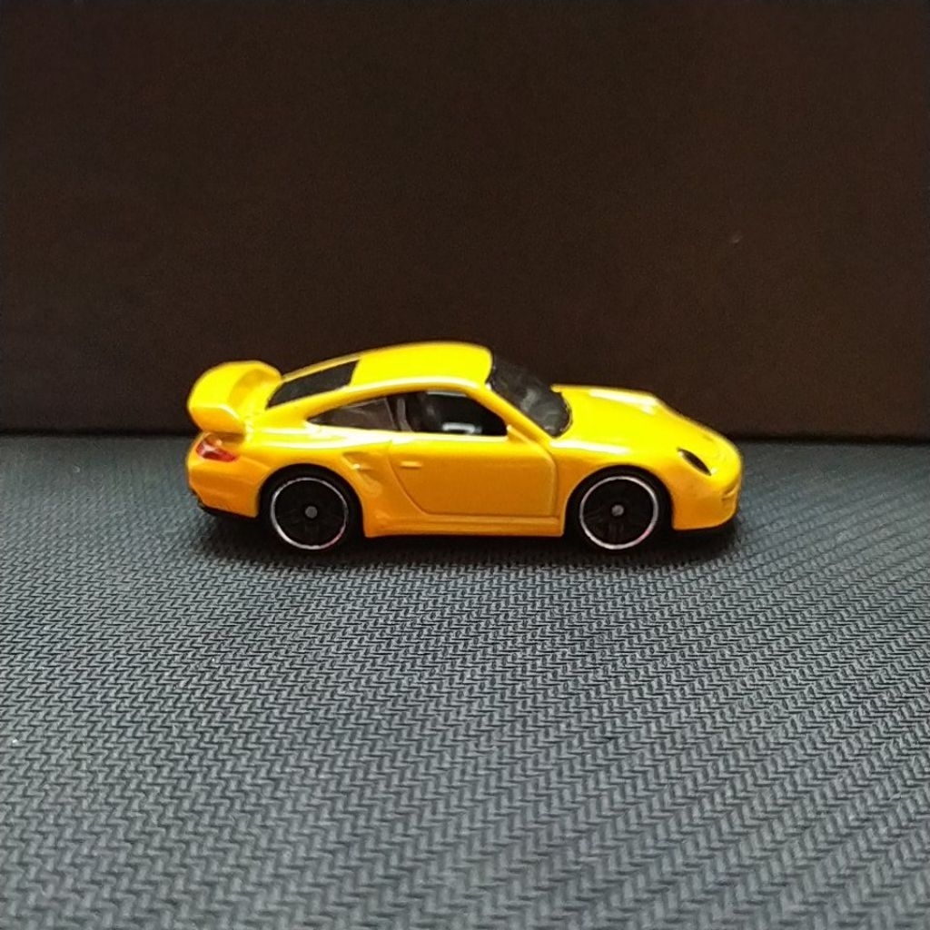 Diecast Loose Hot Wheels Porsche 911 GT2