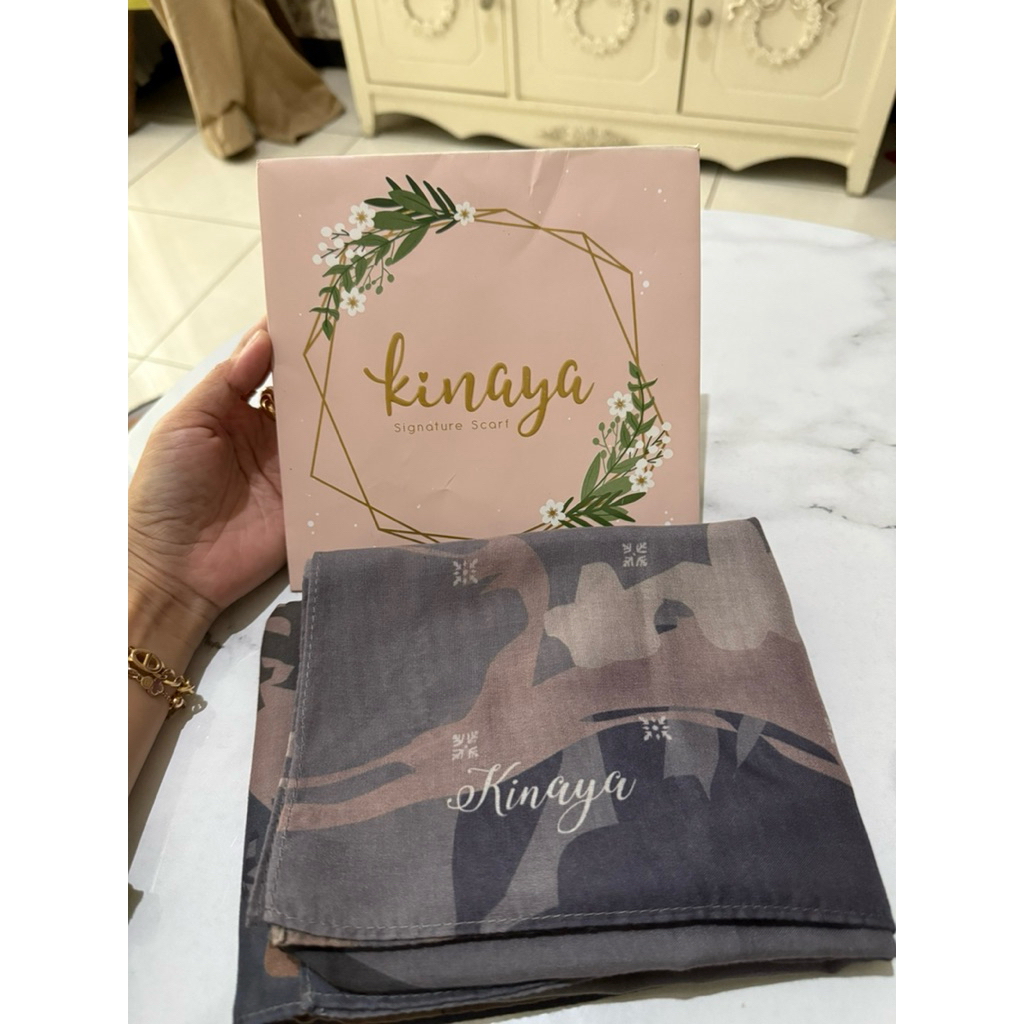 Kinaya scarf + include box