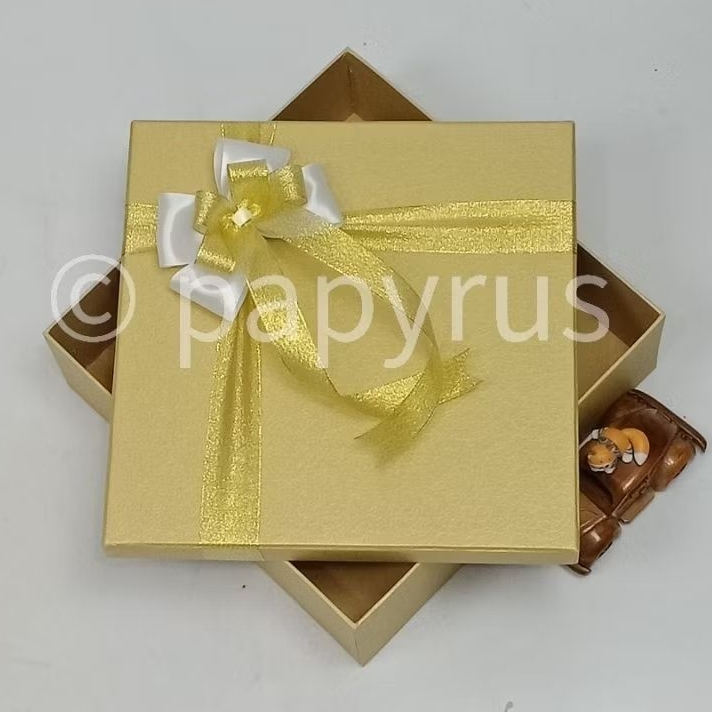 

PAPYRUS 30x30 Tinggi 5cm Kotak Kado Gift Box Hardbox Hampers Hadiah V2