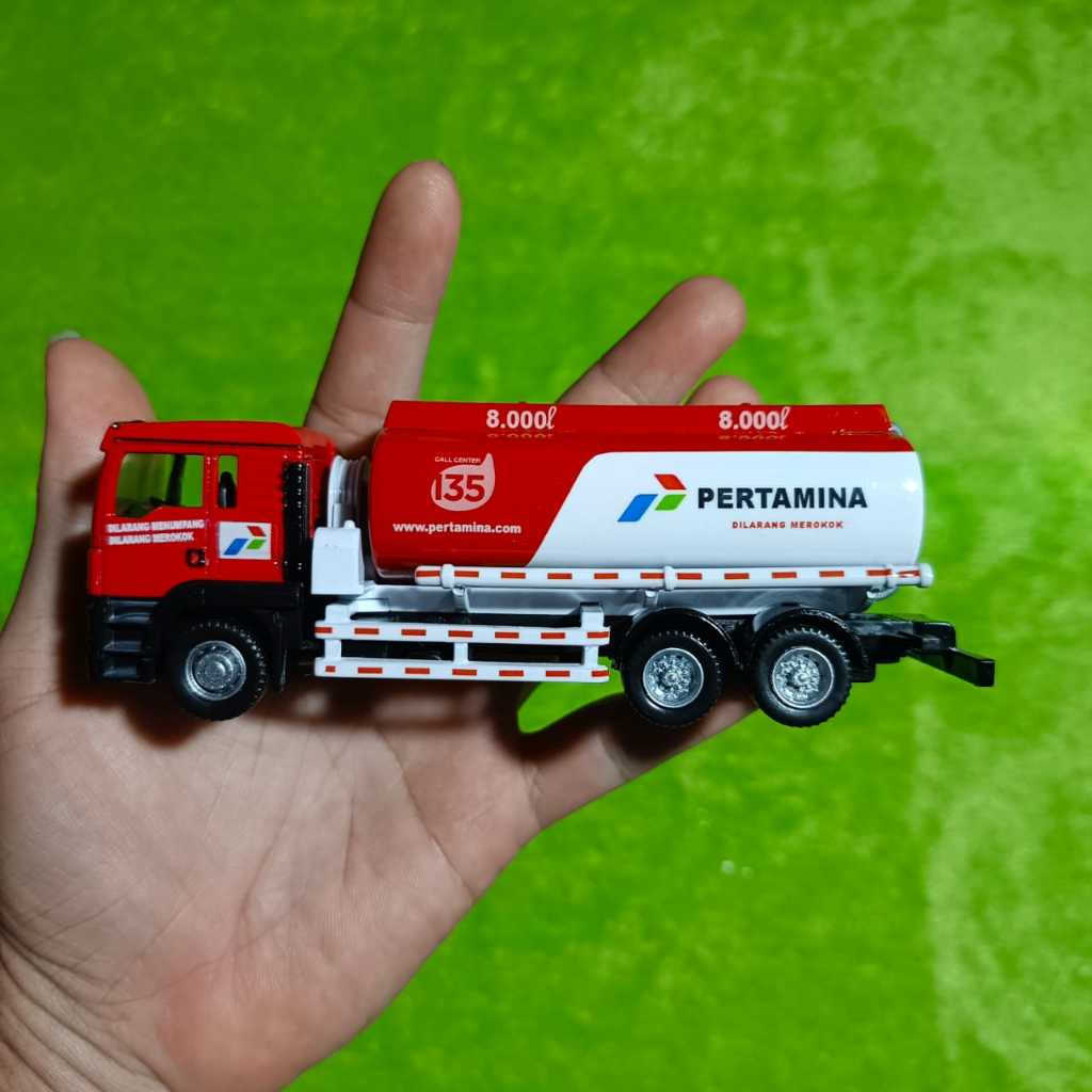 Diecast Truck Tank Oil Custom Pertamina Scale 1:64 Miniature Kastem Mobil Truk Tanki Minyak Pertamin