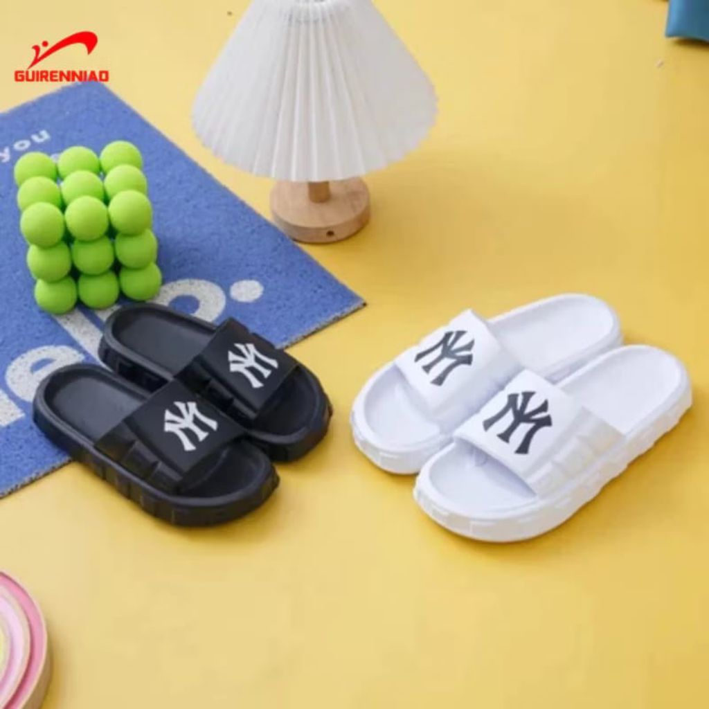 SANDAL, SANDAL COWOK, SANDAL KARET COWOK, SANDAL KARET, SANDAL HITAM PUTIH, SANDAL SLOP COWOK, SANDA