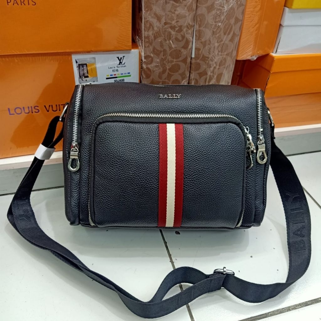 tas selempang kulit Bally 6617 black camera bag kulit unisex