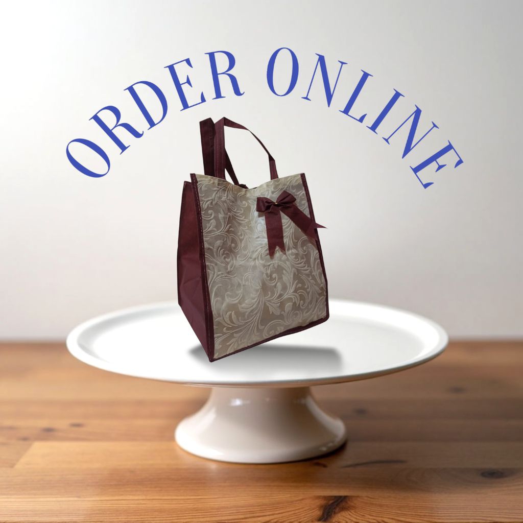 

Tas Hajatan emboss isi 12 pcs ukuran 22 x 22 Tinggi 28 cm /tas kado/tas berkat/tas souvenir