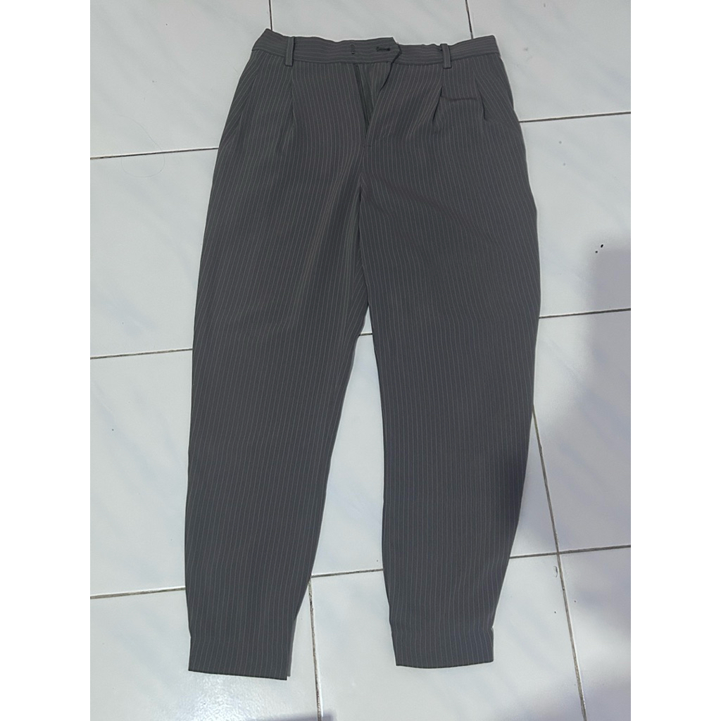 Uniqlo Stripe Pants Adem Light Grey Abu Jogger Karet Celana Formal Kantor Bahan Loose Preloved