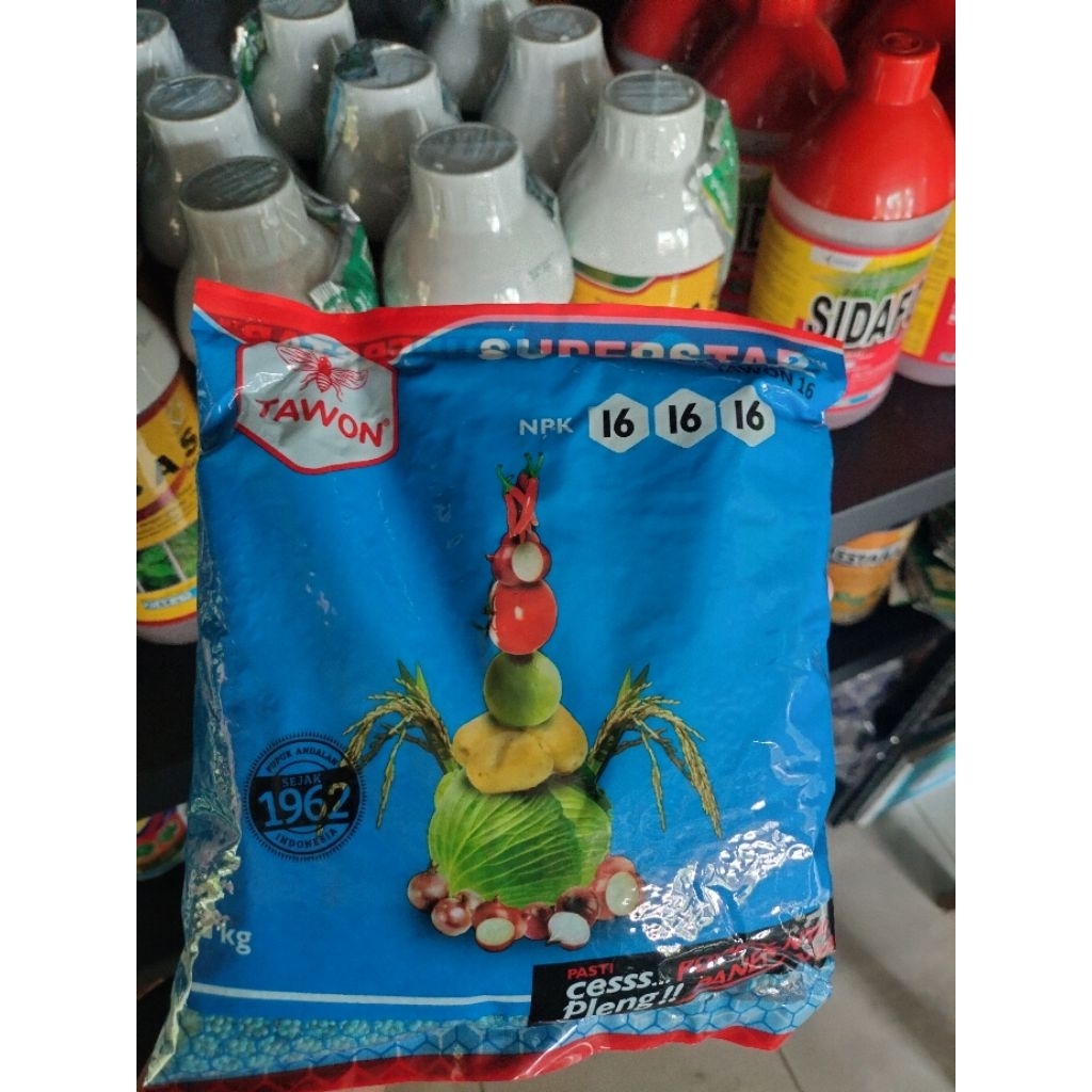 Pupuk NPK 161616 merek Tawon kemasan 1 kg