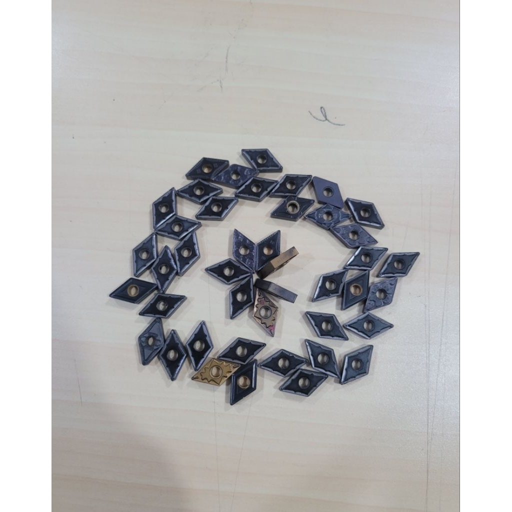 Insert Bubut bekas DNMG 150408.INSERT DNMG 150408 CERMET. PAHAT BUBUT DNMG1504 BEKAS. INSERT BUBUT K