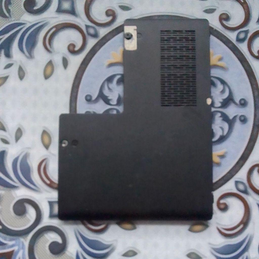 tutup hardisk laptop toshiba L635